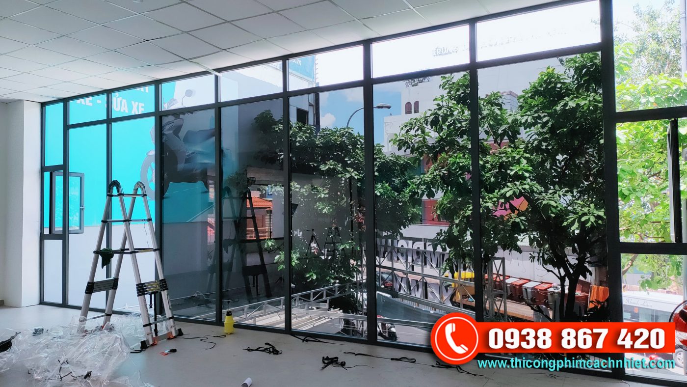 dán phim chống nắng cách nhiệt kính văn phòng tại Tân Bình